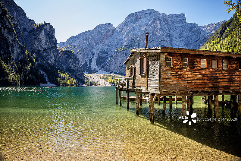 意大利Trentino上阿迪杰Dolomites的Braies湖图片素材