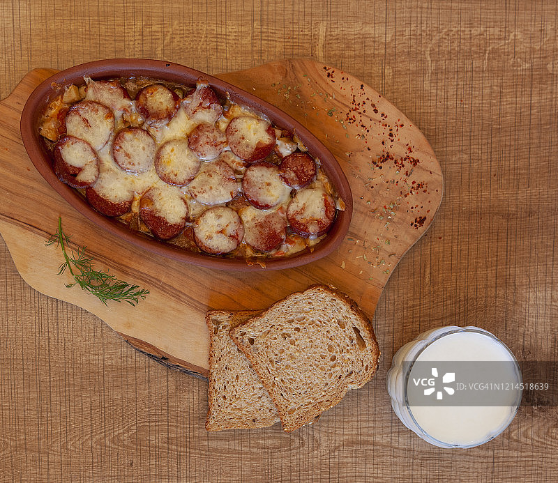 烤箱烤香肠图片素材