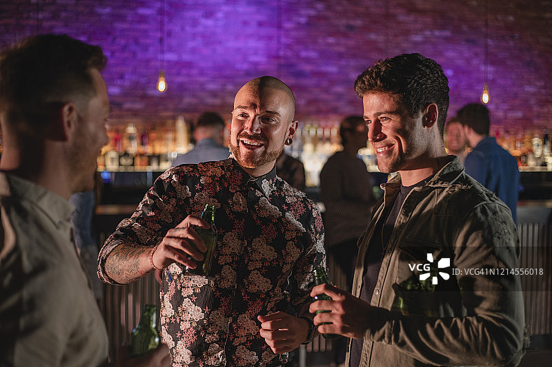 男孩的夜晚图片素材