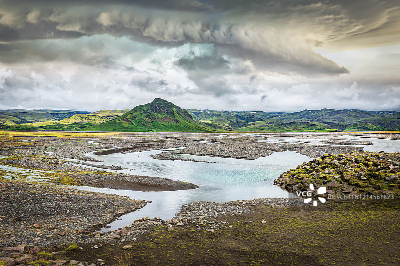冰岛南区乌尔法斯达勒的壮丽火山景观图片素材