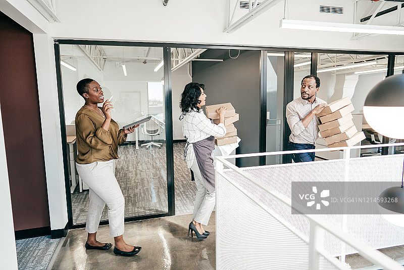 供应链成功秘诀：拣货与包装图片素材