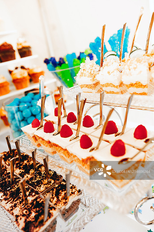 婚礼甜点桌上的甜点图片素材