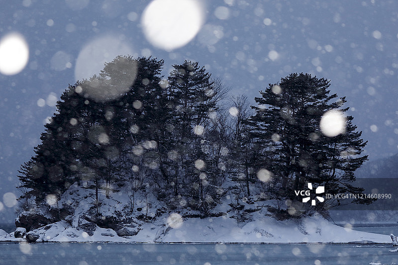 桧原湖的降雪图片素材