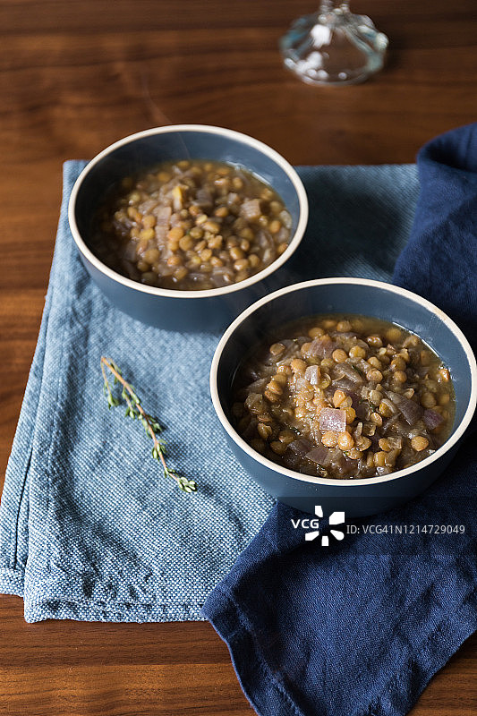丰盛的纯素扁豆汤图片素材