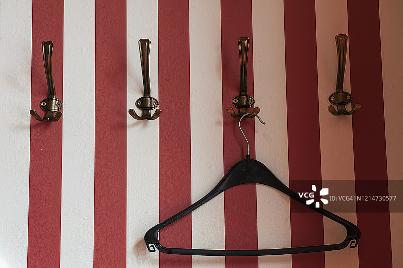 墙上的衣架图片素材