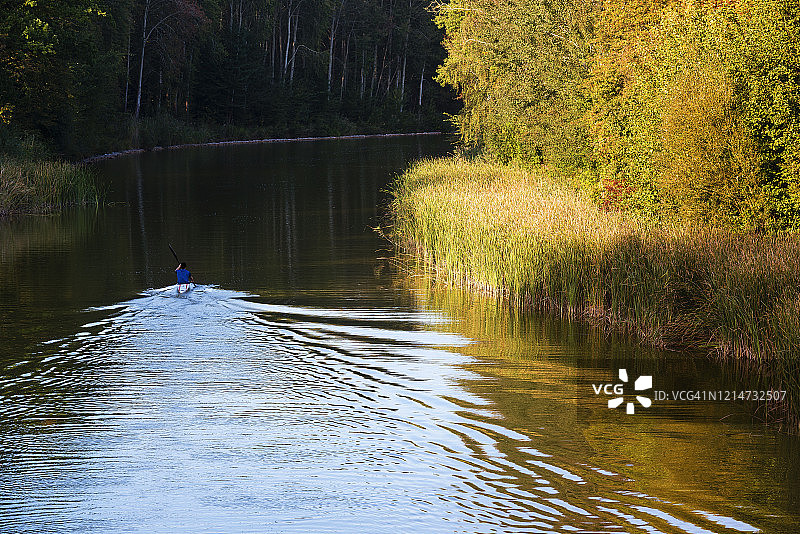 米里茨国家公园运河上的皮划艇图片素材