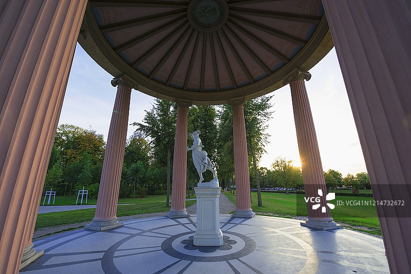 诺伊施特雷利茨城市公园赫伯神庙图片素材