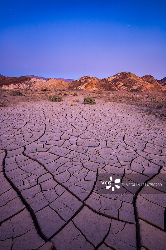 死亡谷恶水盆地黄昏泥裂图片素材