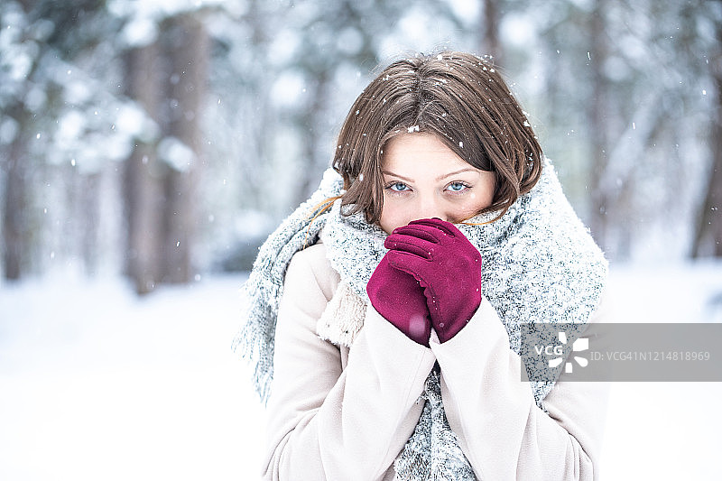 保持温暖图片素材