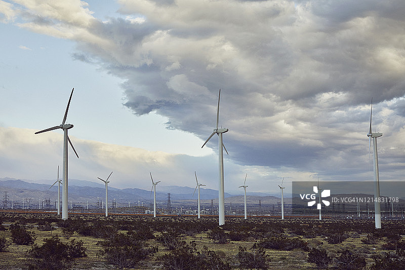 莫哈韦沙漠风能太阳能发电站图片素材