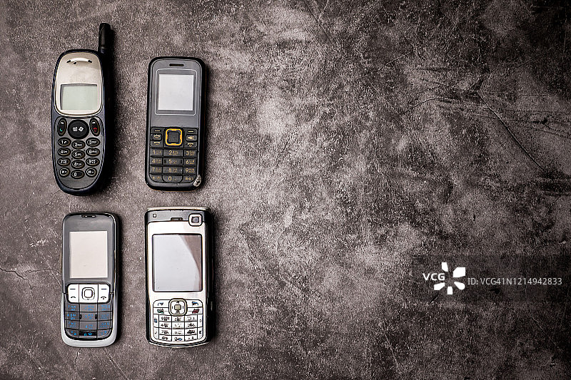 废弃的旧手机，复古背景图片素材