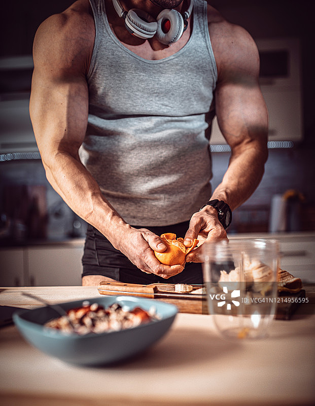 男人在厨房图片素材