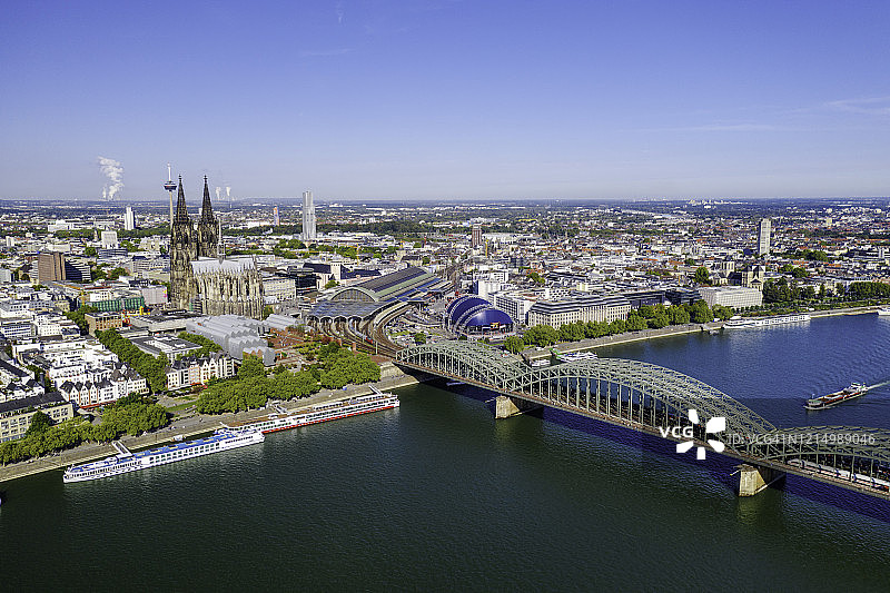 科隆市中心和莱茵河的壮丽航拍图片素材