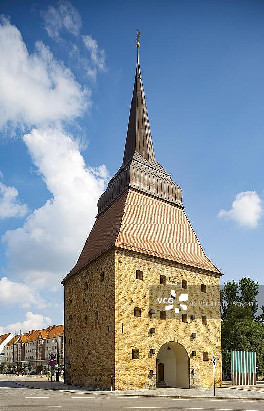 德国梅克伦堡-前波莫瑞罗斯托克汉萨同盟城市的Steintor城门图片素材