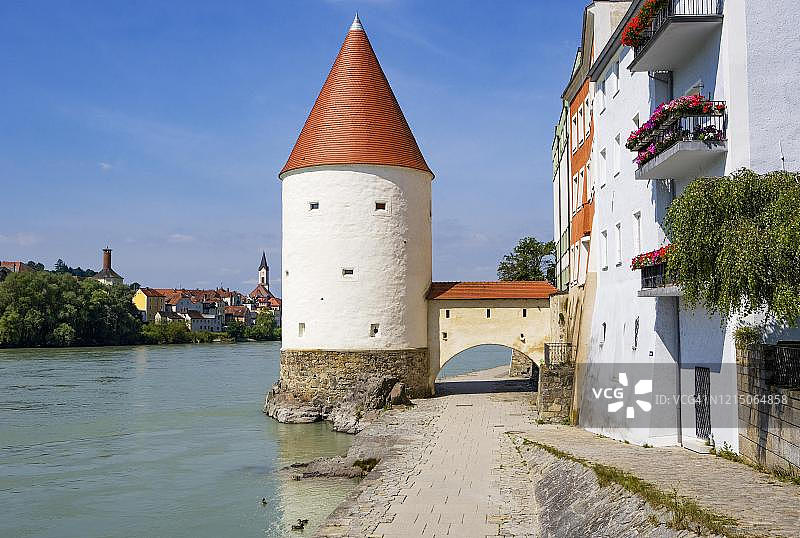 德国巴伐利亚帕绍因河畔的沙布林塔图片素材