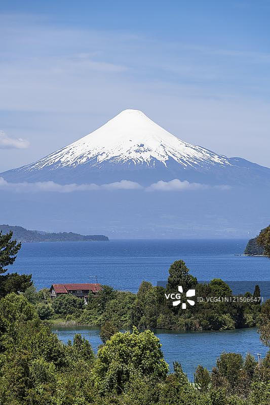 智利奥索尔诺火山和 Llanquihue 湖图片素材