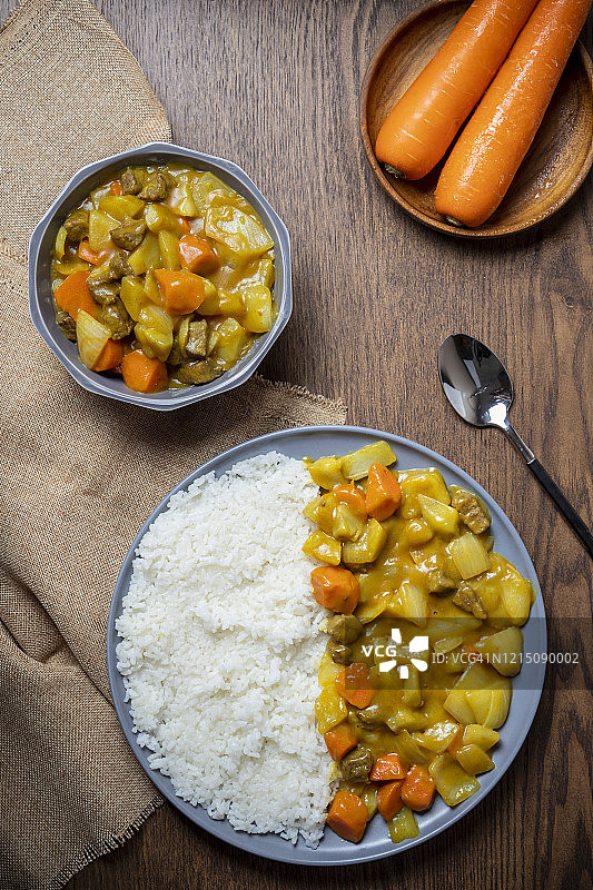 咖喱米饭高角度视图图片素材