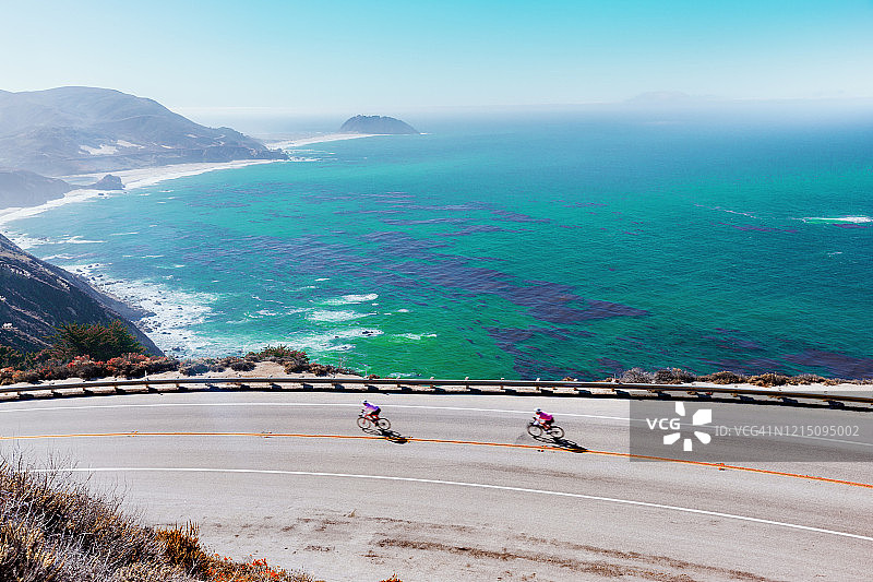 加利福尼亚大瑟尔1号公路上的骑行者图片素材
