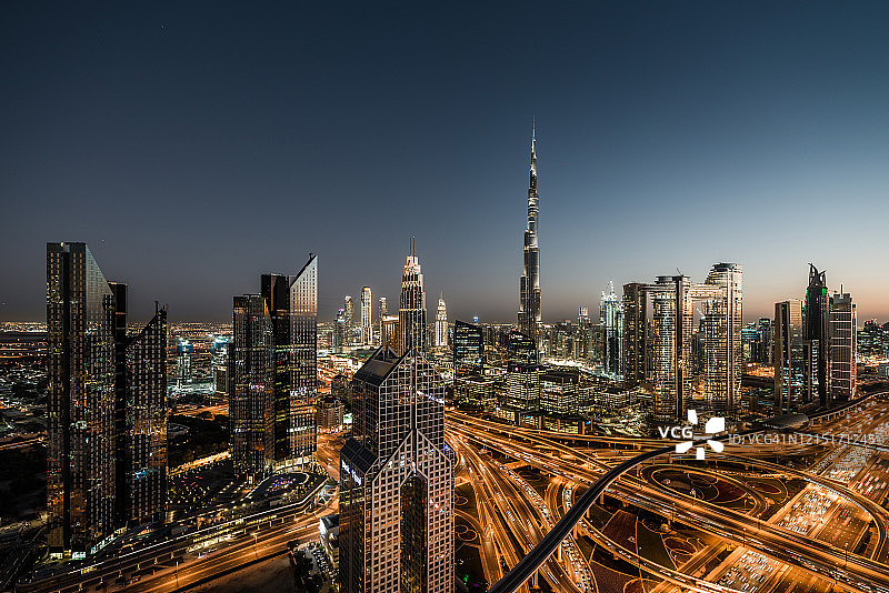 迪拜天际线黄昏时分的航拍景色图片素材