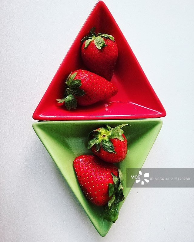三角形和草莓图片素材