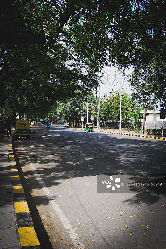 封锁期间空无一人的街道——印度新德里图片素材
