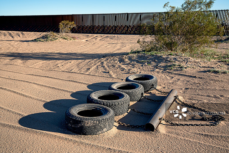 分隔中国加利福尼亚州和墨西哥的边境墙图片素材