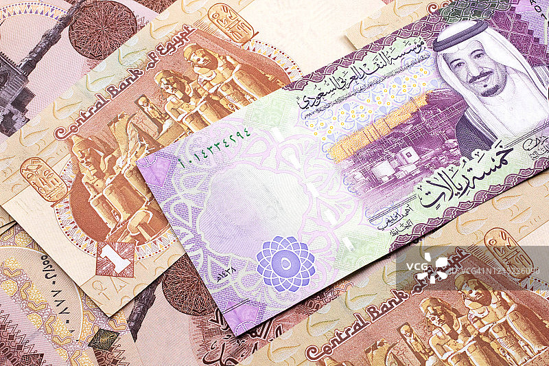 沙特阿拉伯五里亚尔纸币和埃及一埃及镑纸币图片素材