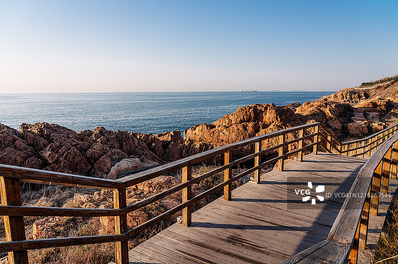 海岸线木板路图片素材
