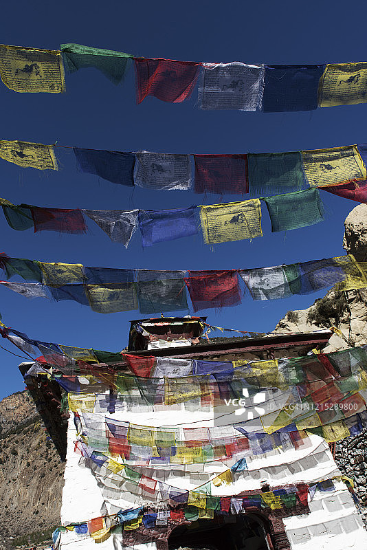 尼泊尔马尔法的古老城门图片素材