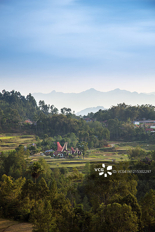 塔纳托拉雅高地村庄图片素材