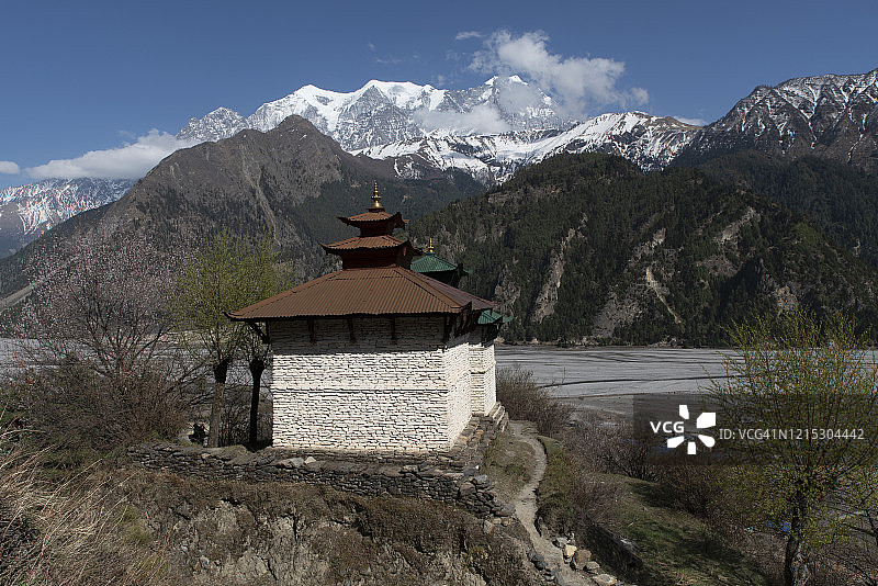 尼泊尔科邦周边的山景图片素材