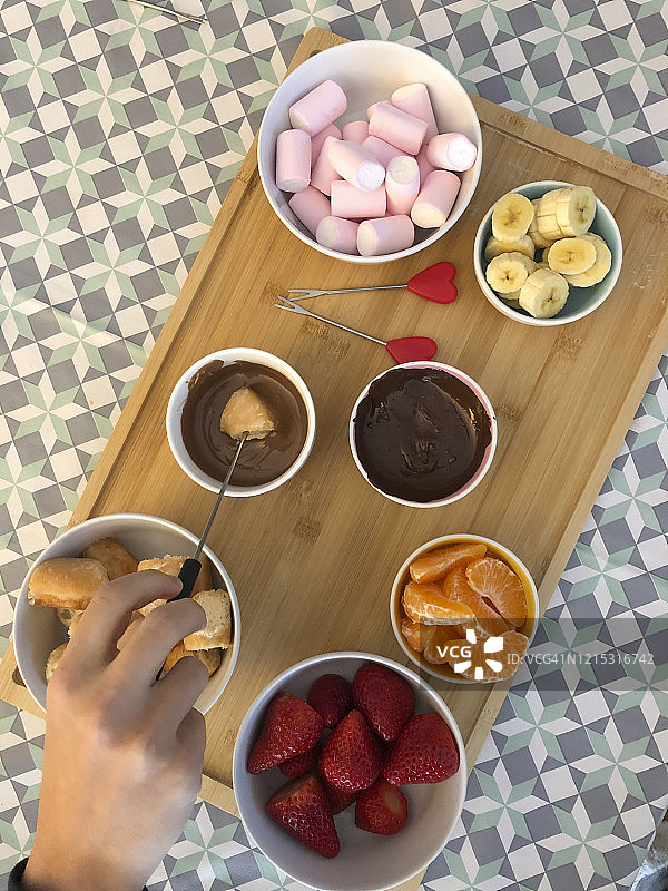 巧克力火锅配水果甜点图片素材