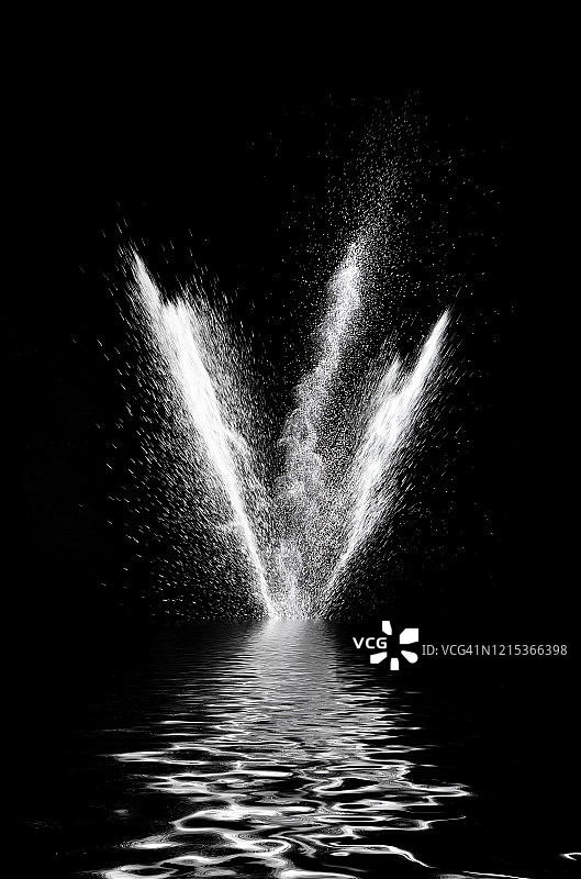 黑色背景上白色粉末爆炸水面倒影图片素材