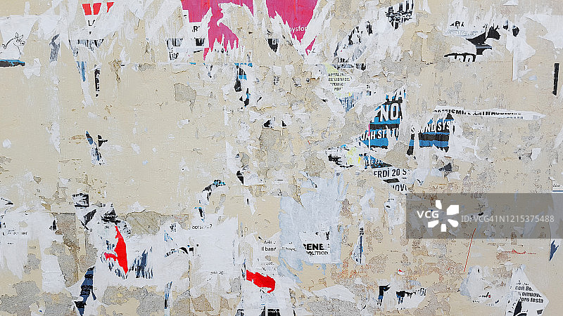 墙上带划痕的海报图片素材