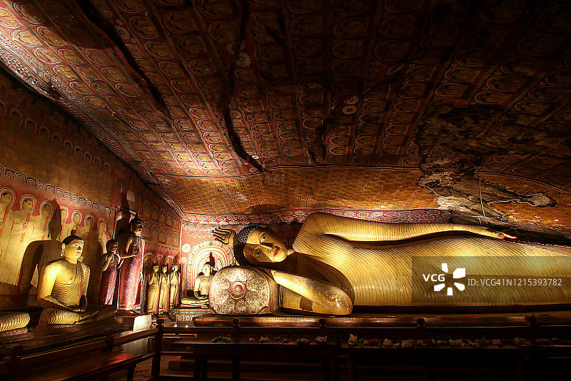 斯里兰卡丹布拉石窟寺的佛像图片素材