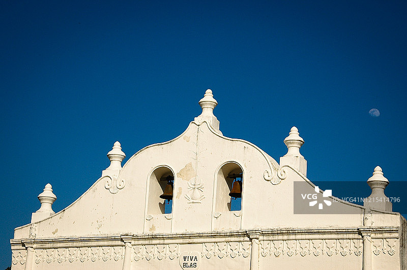 哥斯达黎加尼科亚的圣布拉斯教堂与月亮图片素材