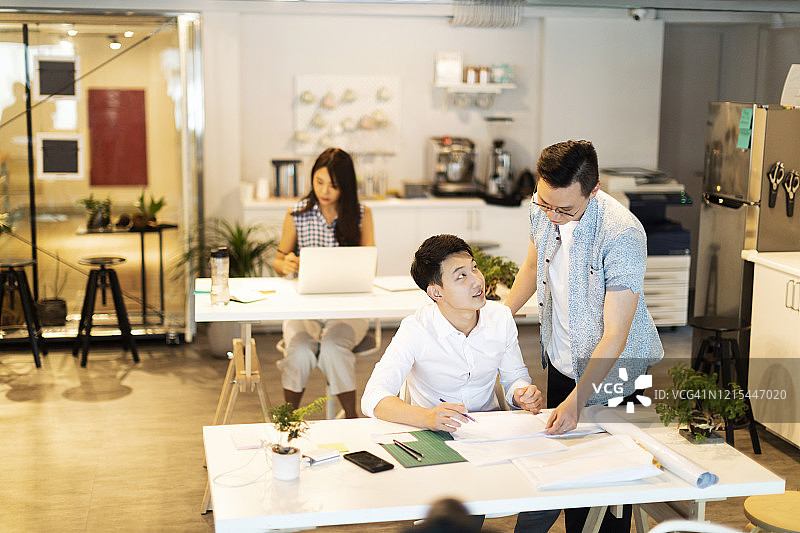 确保他不在时一切顺利进行图片素材