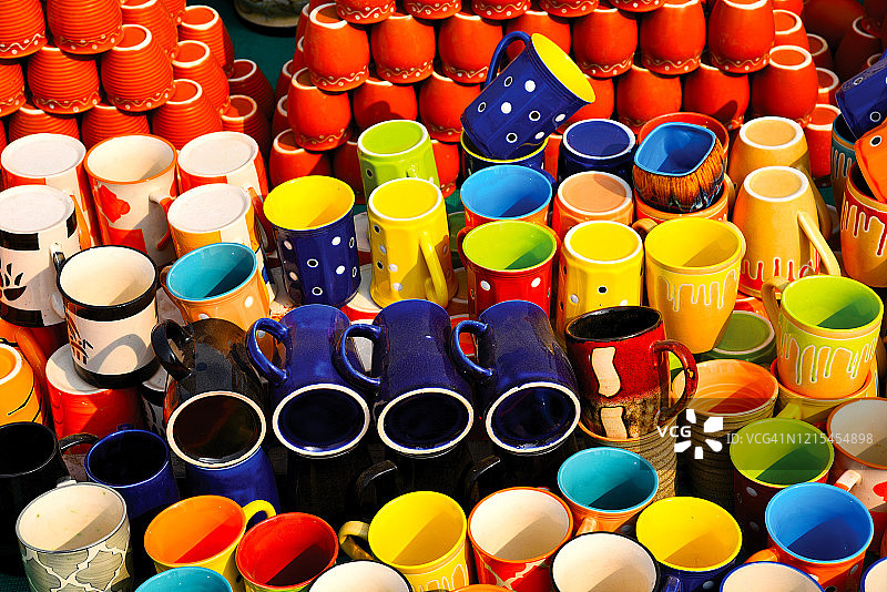 色彩鲜艳的陶瓷餐具系列图片素材