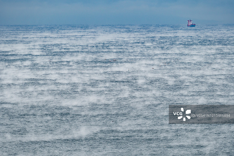 日本神奈川县海滩海雾图片素材
