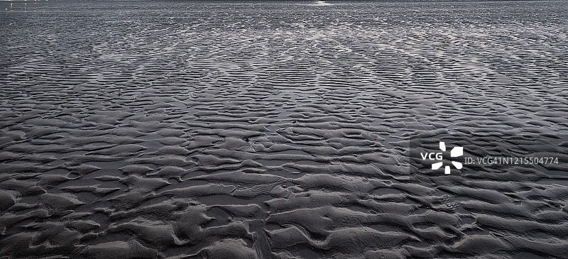退潮后的海岸地形图片素材