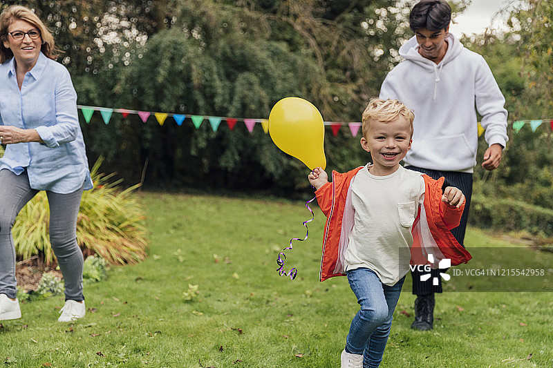 气球追逐图片素材