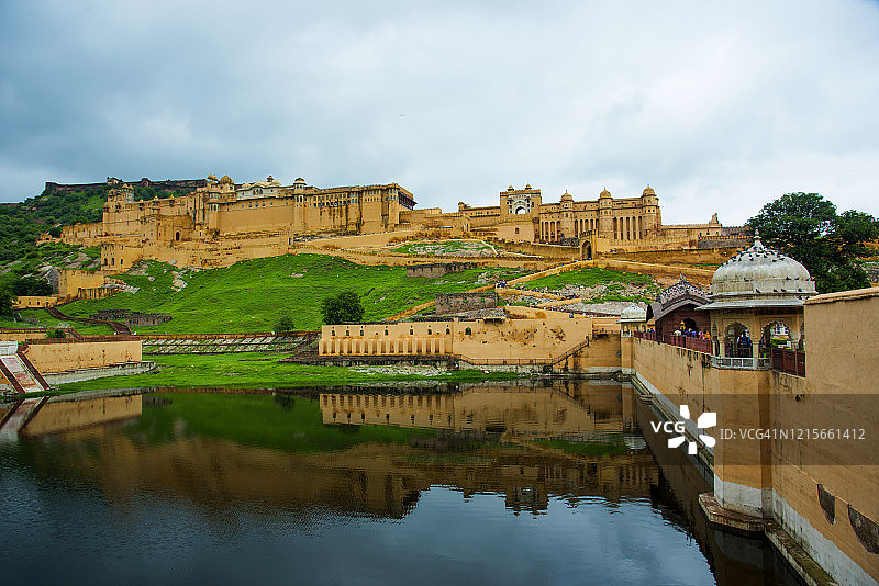 印度斋浦尔琥珀宫（琥珀堡）和毛塔湖景色图片素材