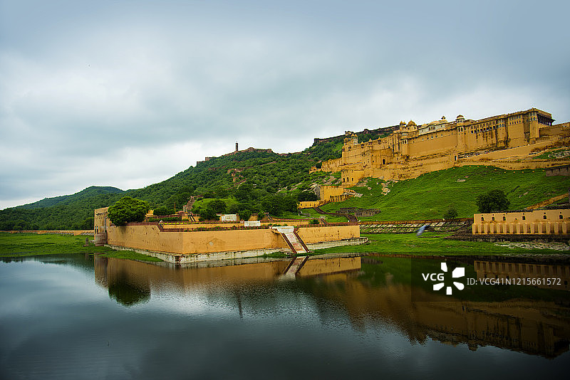 印度斋浦尔琥珀宫（琥珀堡）和毛塔湖景色图片素材