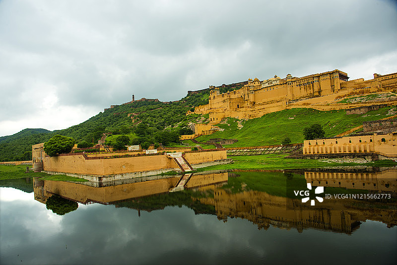 印度斋浦尔琥珀宫（琥珀堡）和毛塔湖景色图片素材