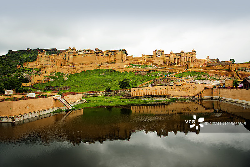 印度斋浦尔琥珀宫（琥珀堡）和毛塔湖景色图片素材