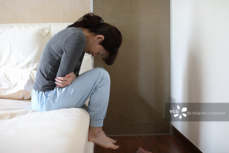 我胃部不适图片素材