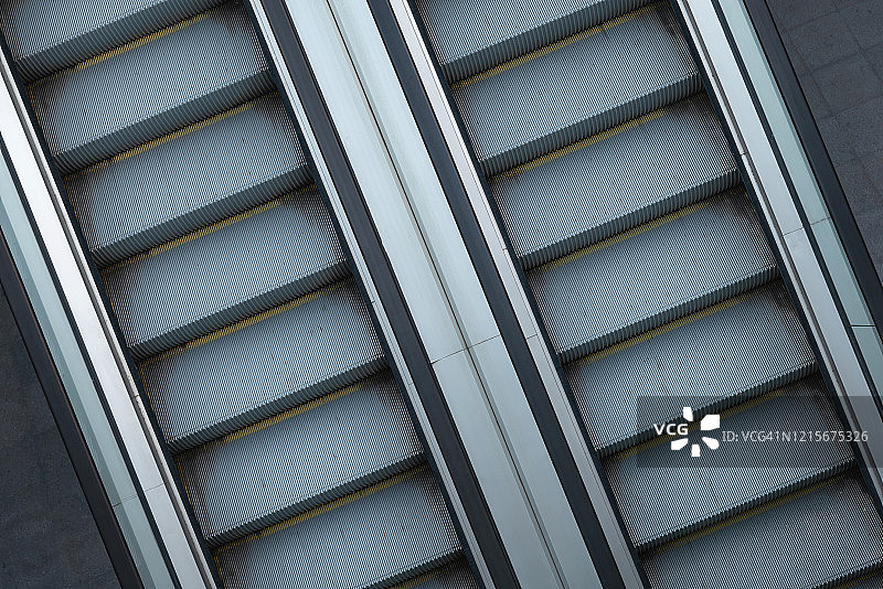 现代双层空电梯图片素材