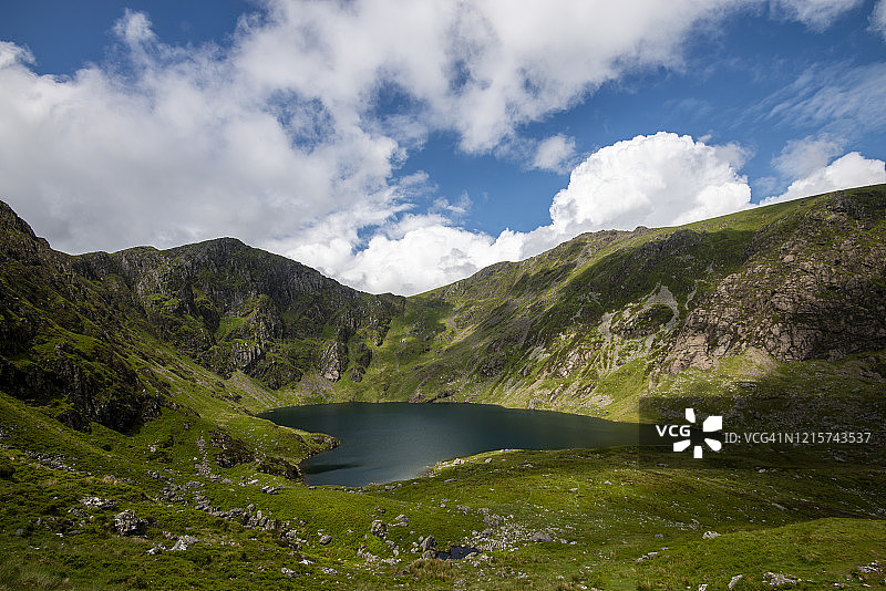 斯诺多尼亚的卡伊湖和卡德尔·伊德里斯山图片素材