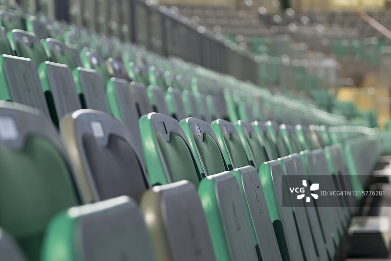 体育场内的空椅子图片素材