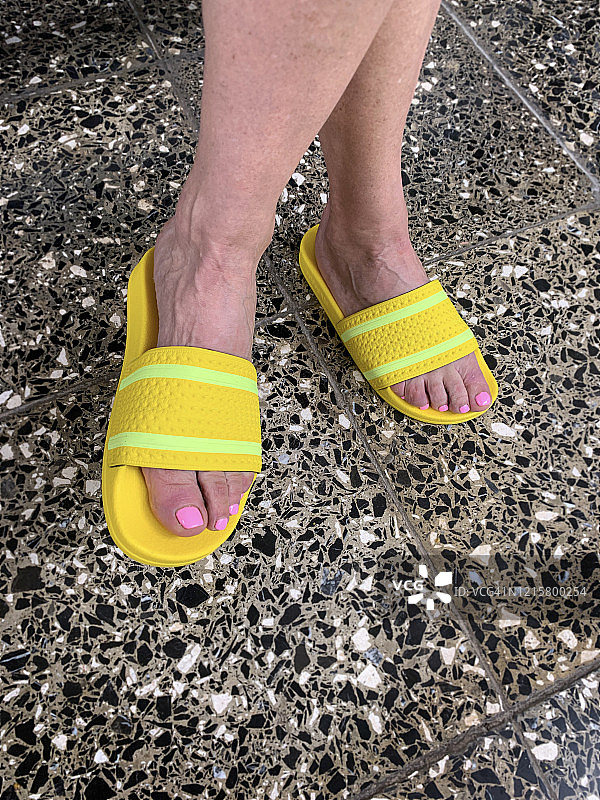 彩色人字拖图片素材